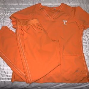 Women’s Tennessee VOLS White Cross Fit Scrubs Medium Top Medium Petite Pant